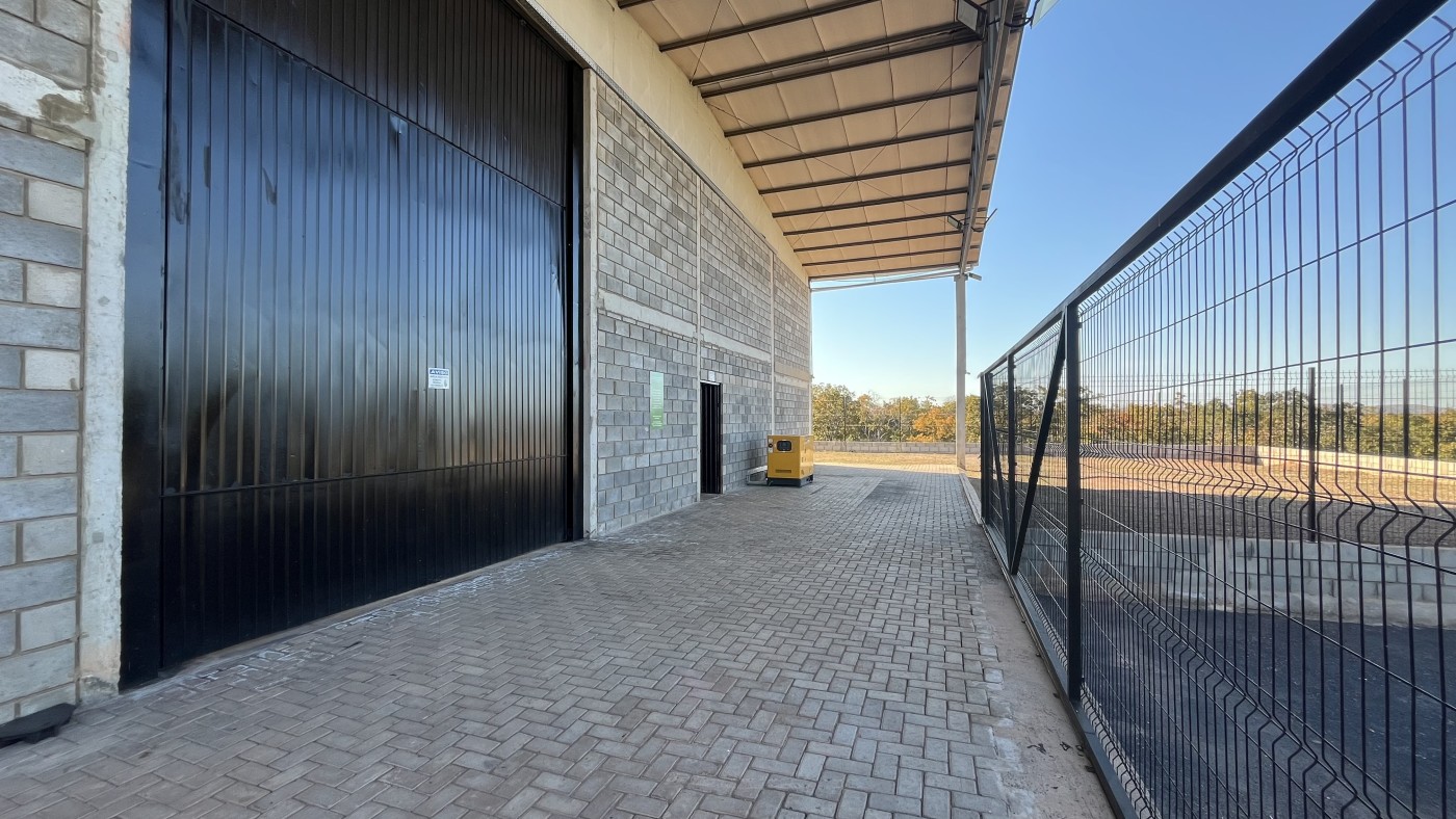 Prédio Inteiro à venda com 2 quartos, 40000m² - Foto 4