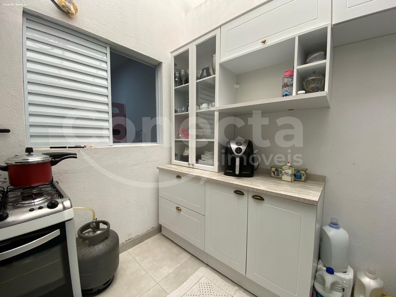 Casa para alugar com 2 quartos, 65m² - Foto 22