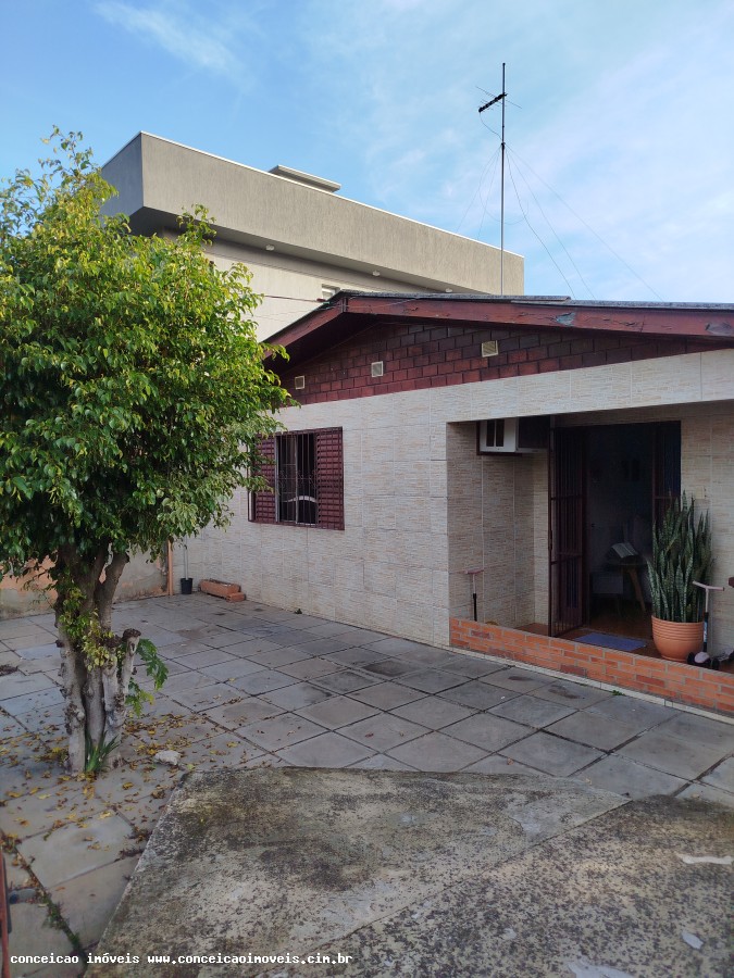 Casa à venda com 3 quartos, 77m² - Foto 1