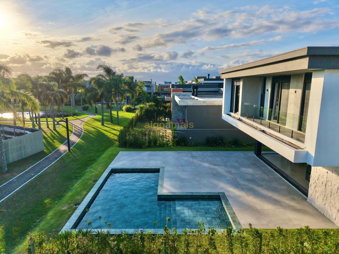 Casa de Condomínio à venda com 5 quartos, 402m² - Foto 4