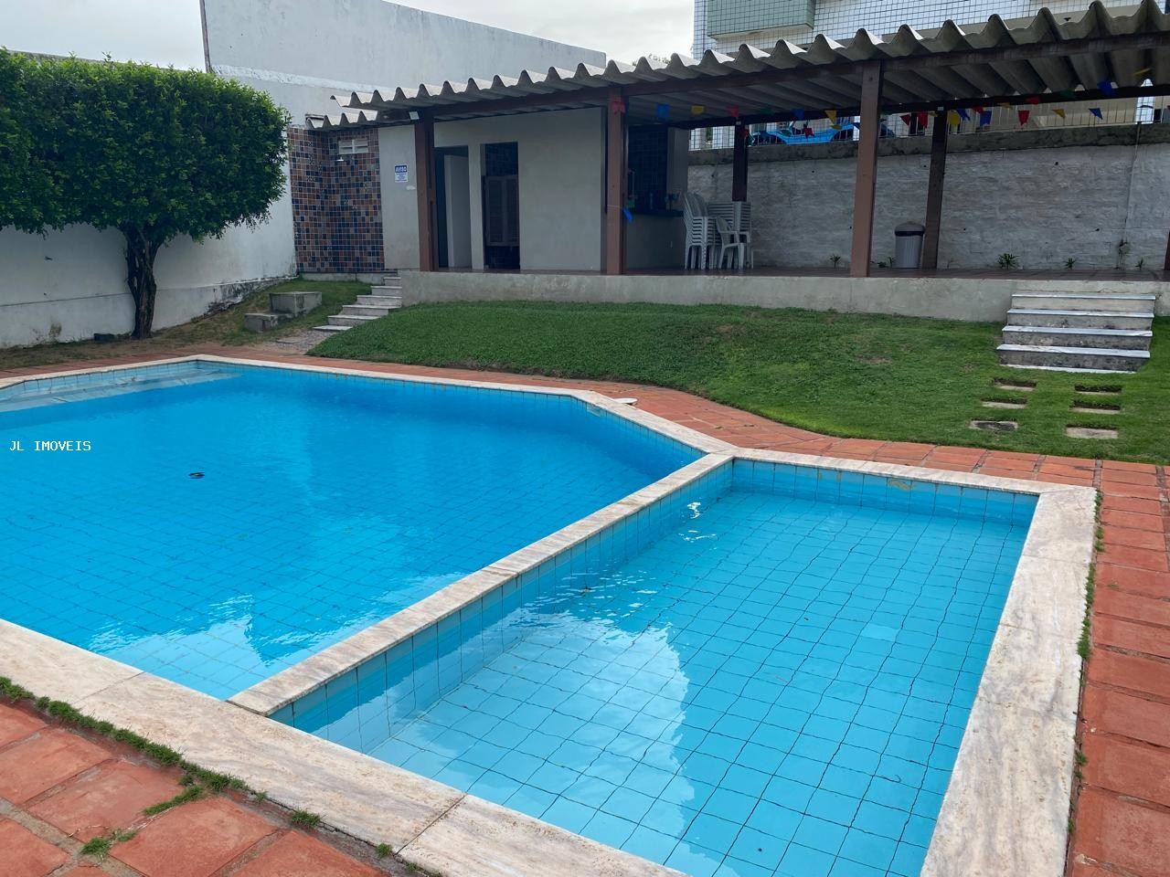 Apartamento à venda com 3 quartos, 107m² - Foto 2