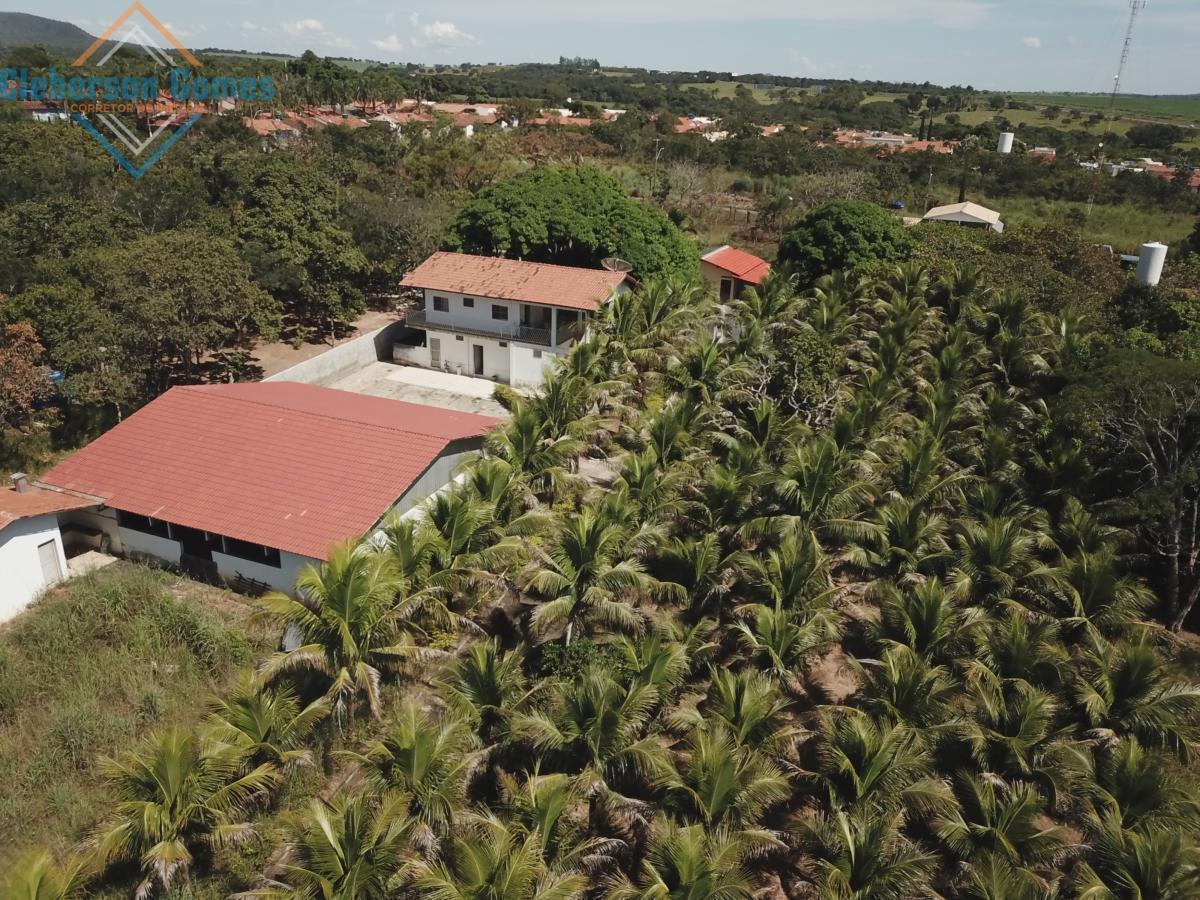 Chácara à venda com 4 quartos, 2280m² - Foto 1