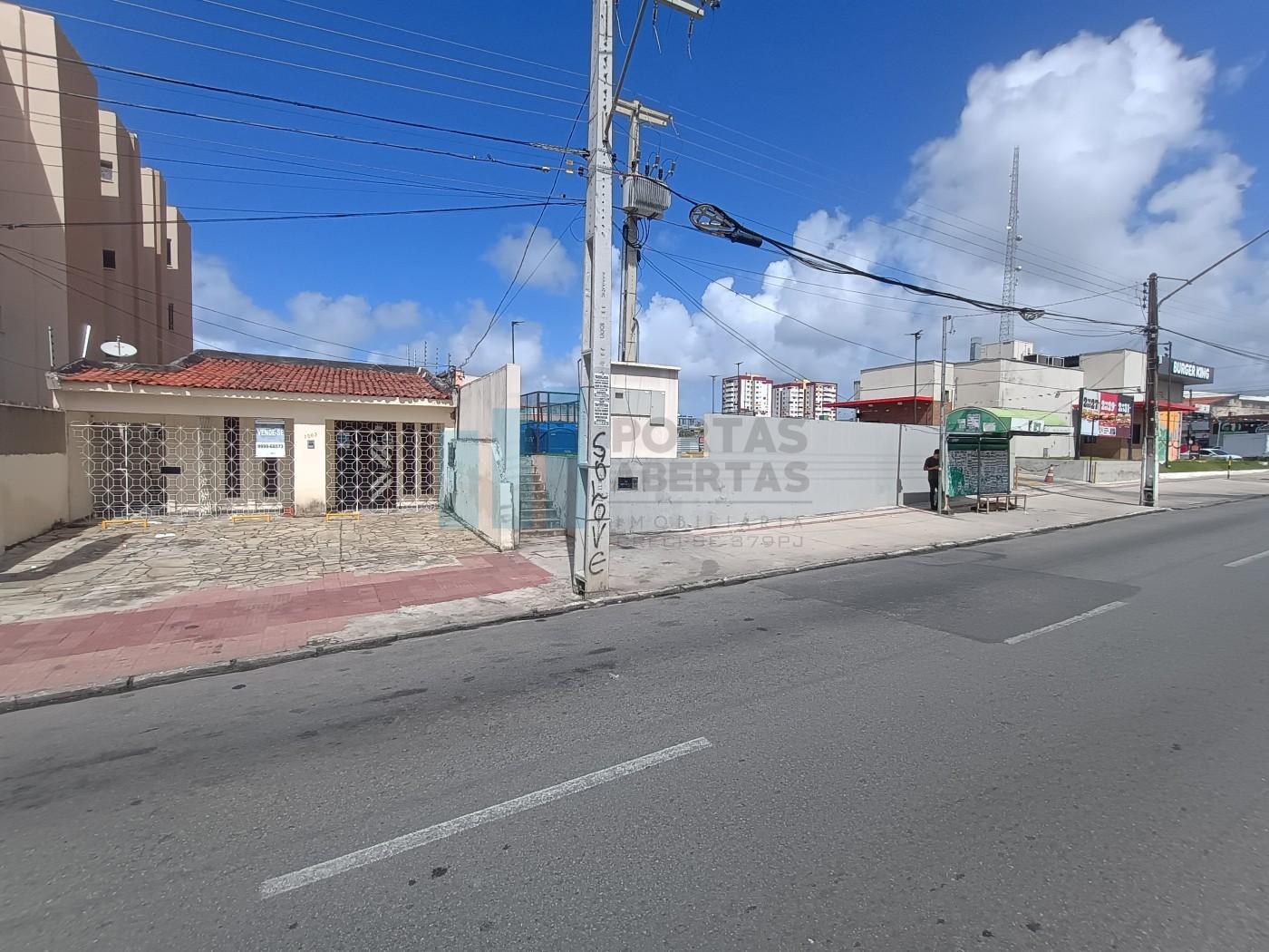 Casa à venda com 6 quartos, 247m² - Foto 7