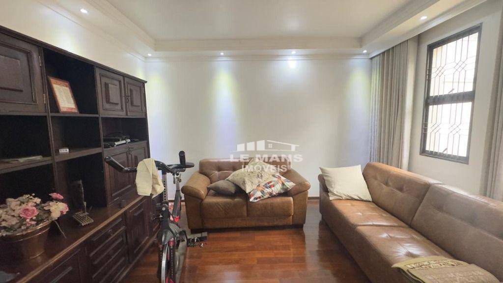 Casa à venda com 3 quartos, 180m² - Foto 4