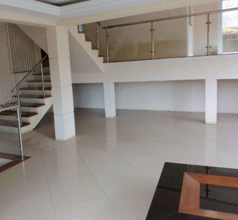 Casa para alugar com 3 quartos, 350m² - Foto 2