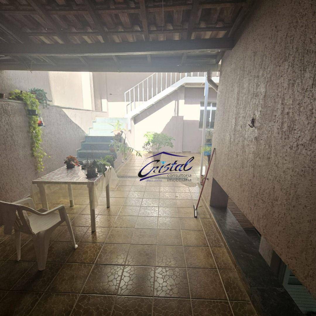 Casa para alugar com 4 quartos, 180m² - Foto 36