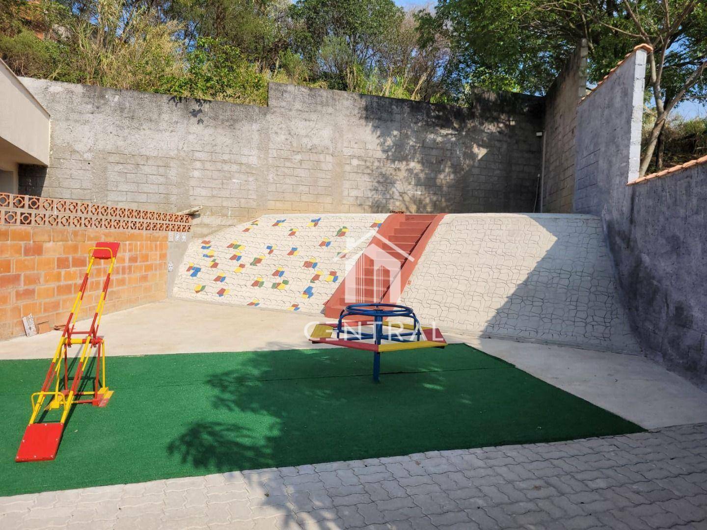 Casa à venda com 2 quartos, 60m² - Foto 2
