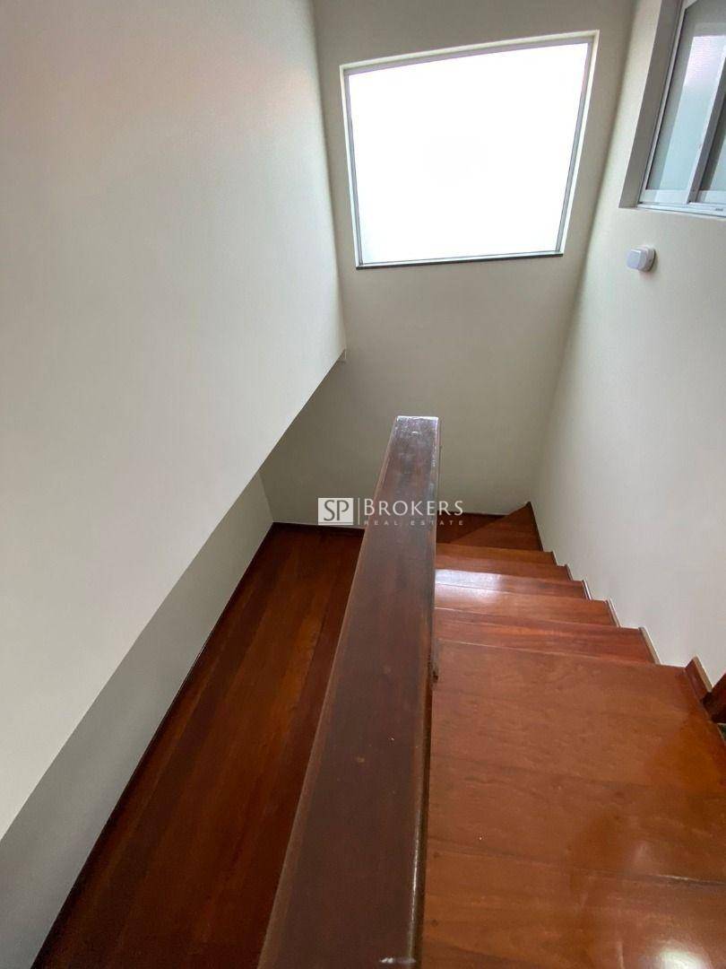 Casa para alugar com 4 quartos, 300m² - Foto 34