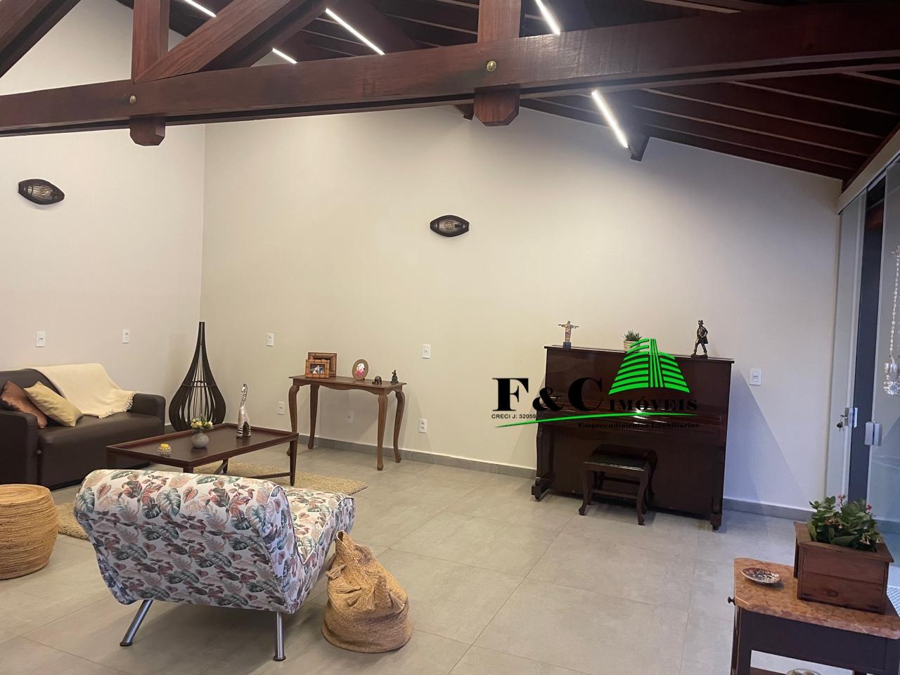 Casa à venda com 2 quartos, 307m² - Foto 2