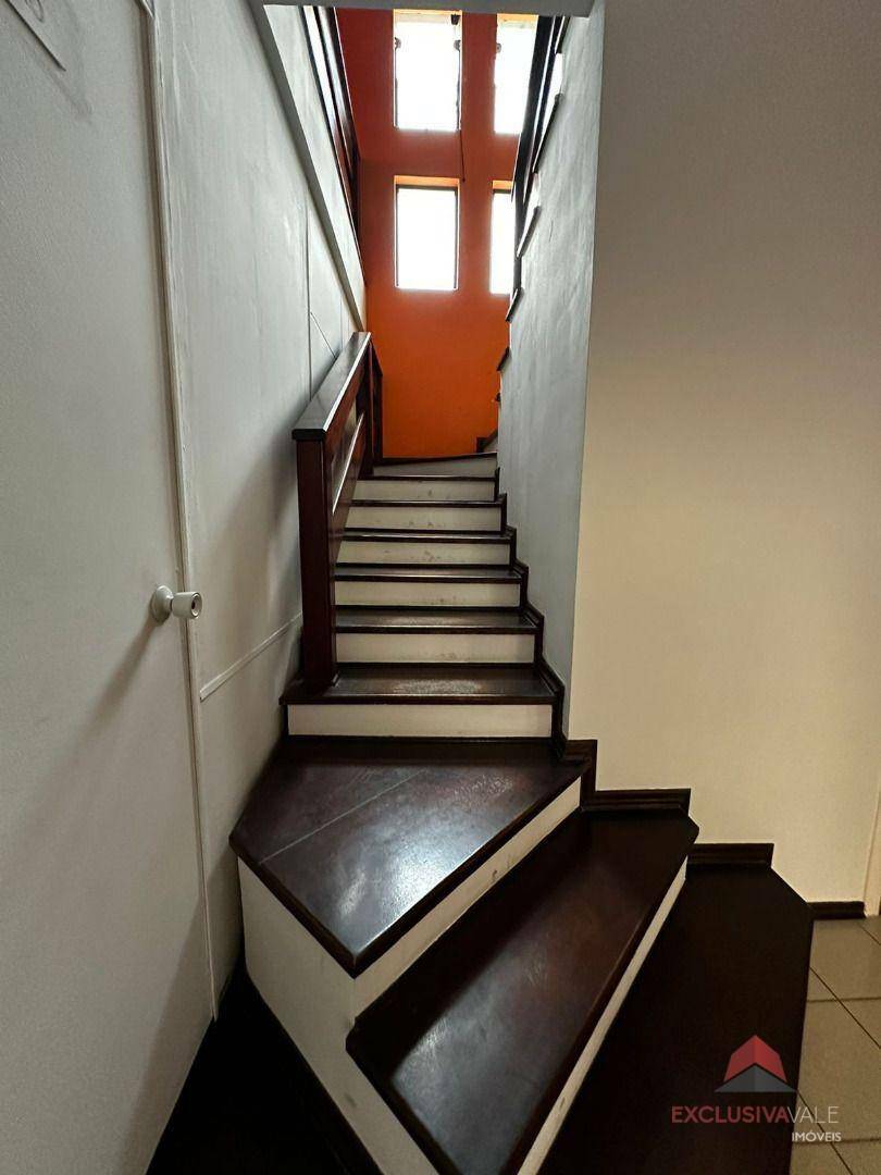 Casa à venda com 5 quartos, 162m² - Foto 2