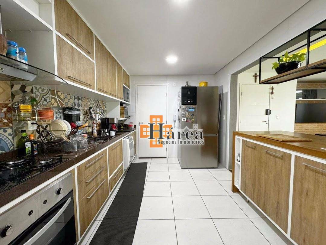 Apartamento à venda com 3 quartos, 151m² - Foto 14