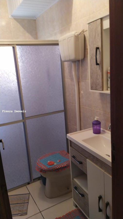 Casa à venda com 6 quartos, 200m² - Foto 4