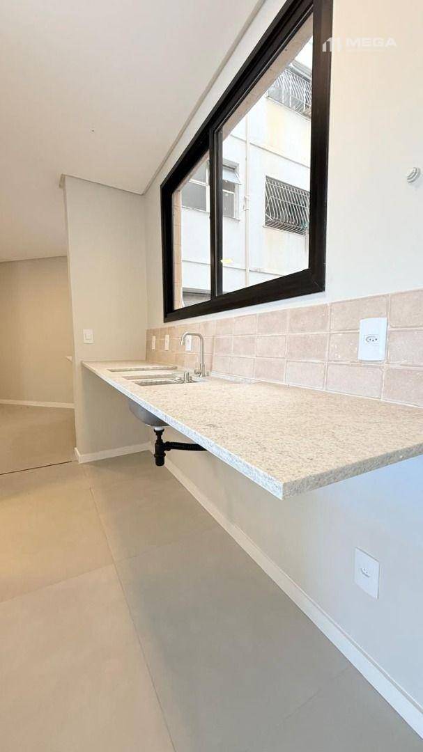 Apartamento à venda com 3 quartos, 140m² - Foto 35