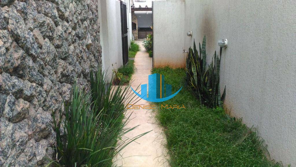Casa de Condomínio para alugar com 4 quartos, 220m² - Foto 3