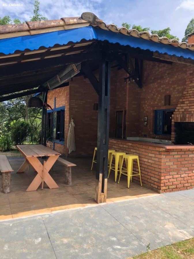 Fazenda à venda com 3 quartos, 600m² - Foto 1