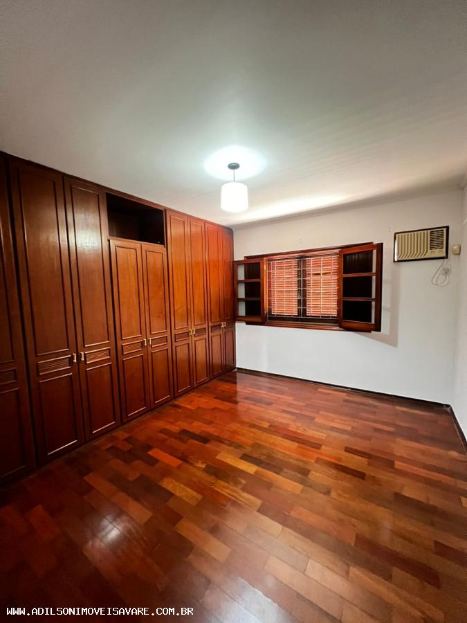 Casa à venda com 3 quartos, 244m² - Foto 9