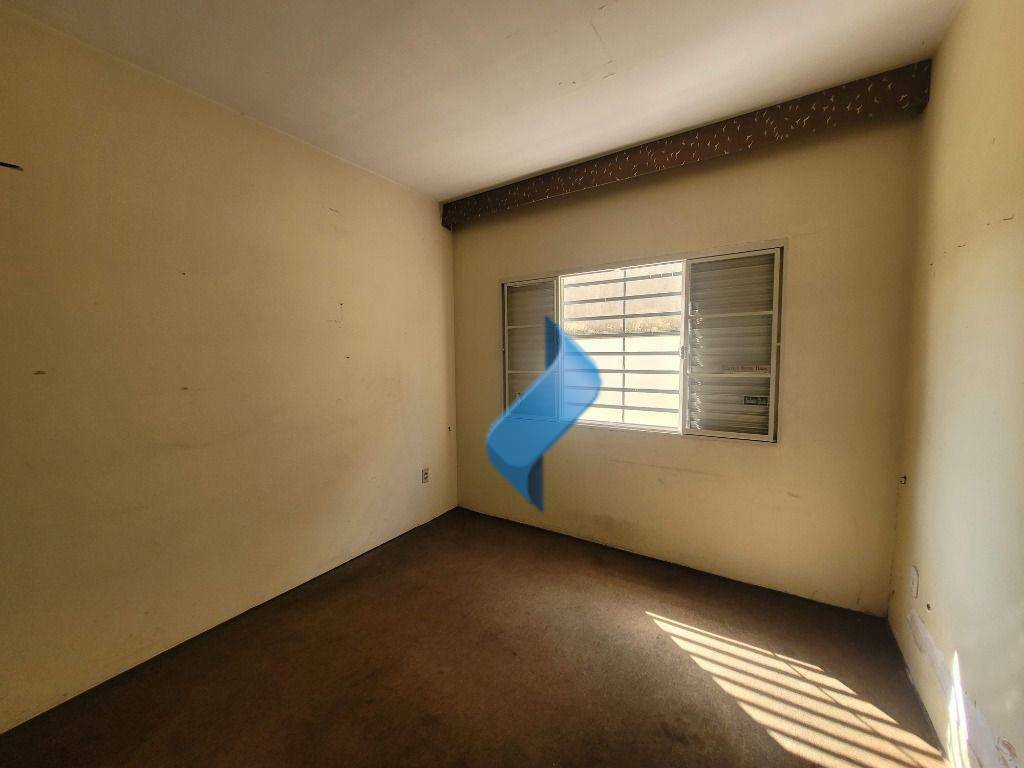Casa à venda e aluguel com 3 quartos, 245m² - Foto 10