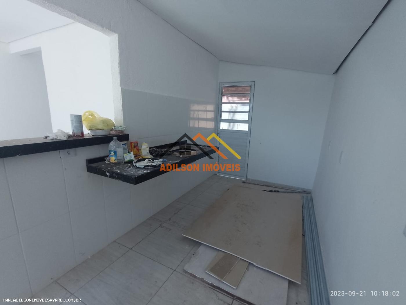 Casa à venda com 2 quartos, 47m² - Foto 1