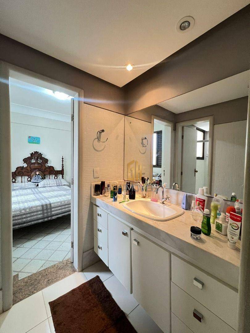 Apartamento à venda com 4 quartos, 218m² - Foto 18