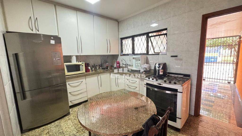 Casa à venda com 3 quartos, 180m² - Foto 6