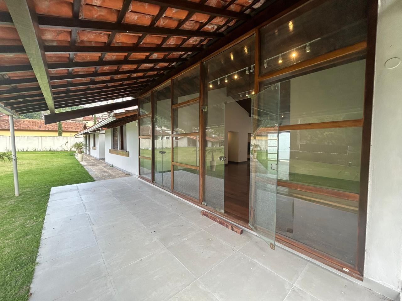 Casa para alugar com 7 quartos, 756m² - Foto 2