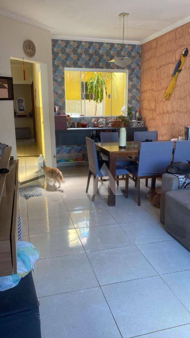 Casa à venda com 3 quartos, 1M2 - Foto 1