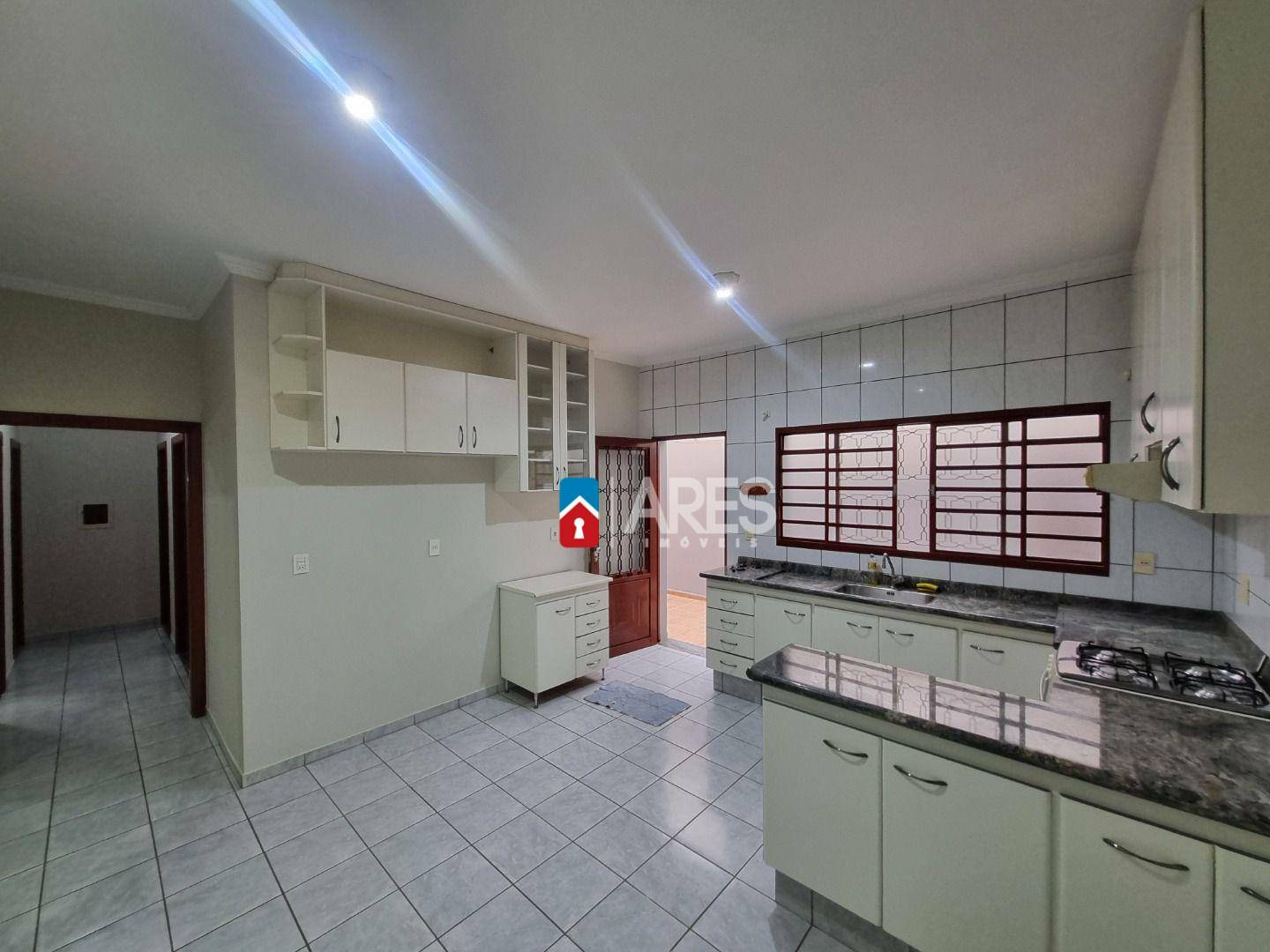 Casa para alugar com 3 quartos, 190m² - Foto 13