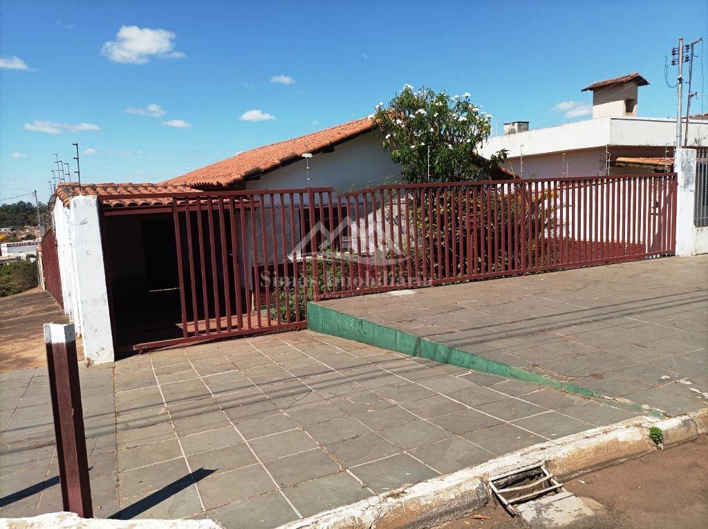 Casa à venda com 3 quartos, 300m² - Foto 2