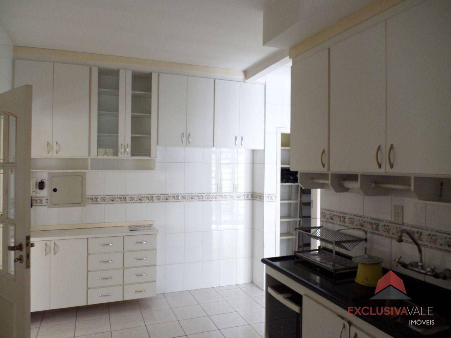 Casa à venda com 5 quartos, 162m² - Foto 6