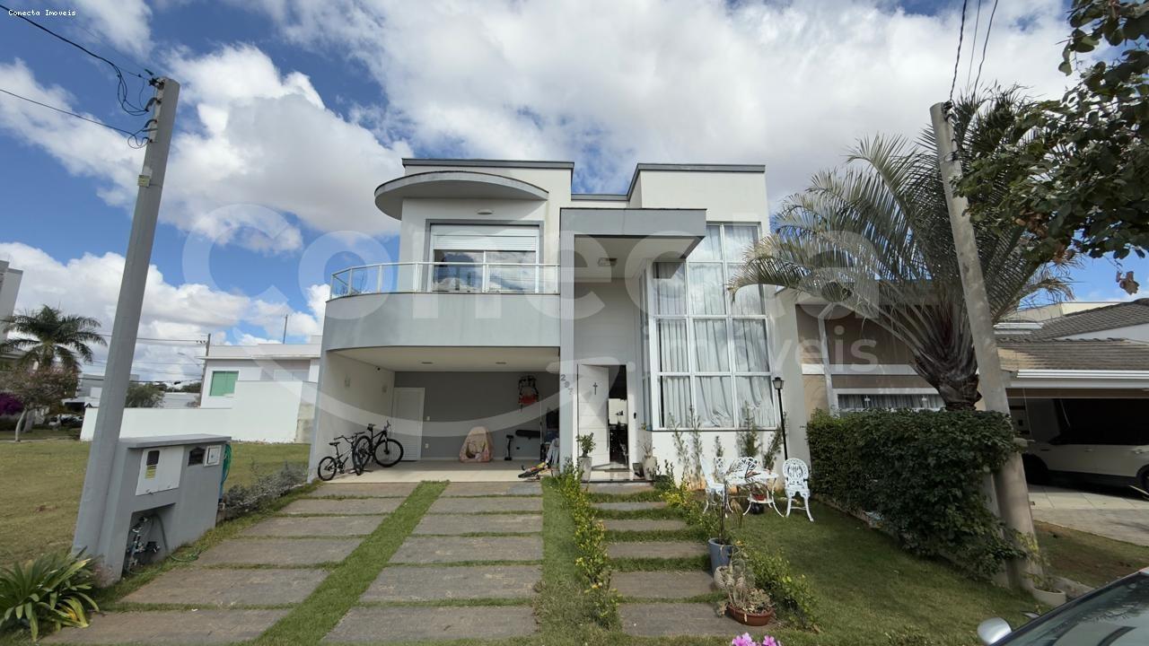 Casa de Condomínio à venda com 3 quartos, 228m² - Foto 2