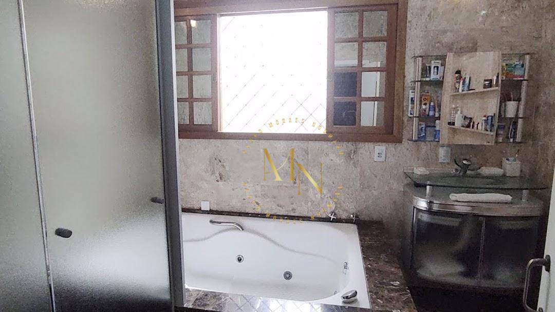 Casa para alugar com 4 quartos, 212m² - Foto 25