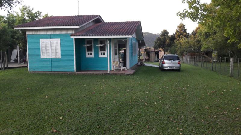 Casa à venda com 2 quartos, 100m² - Foto 1