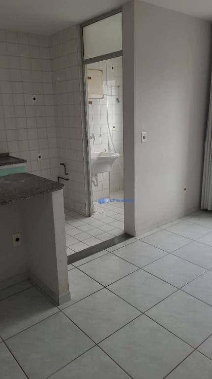 Apartamento à venda com 3 quartos, 63m² - Foto 2