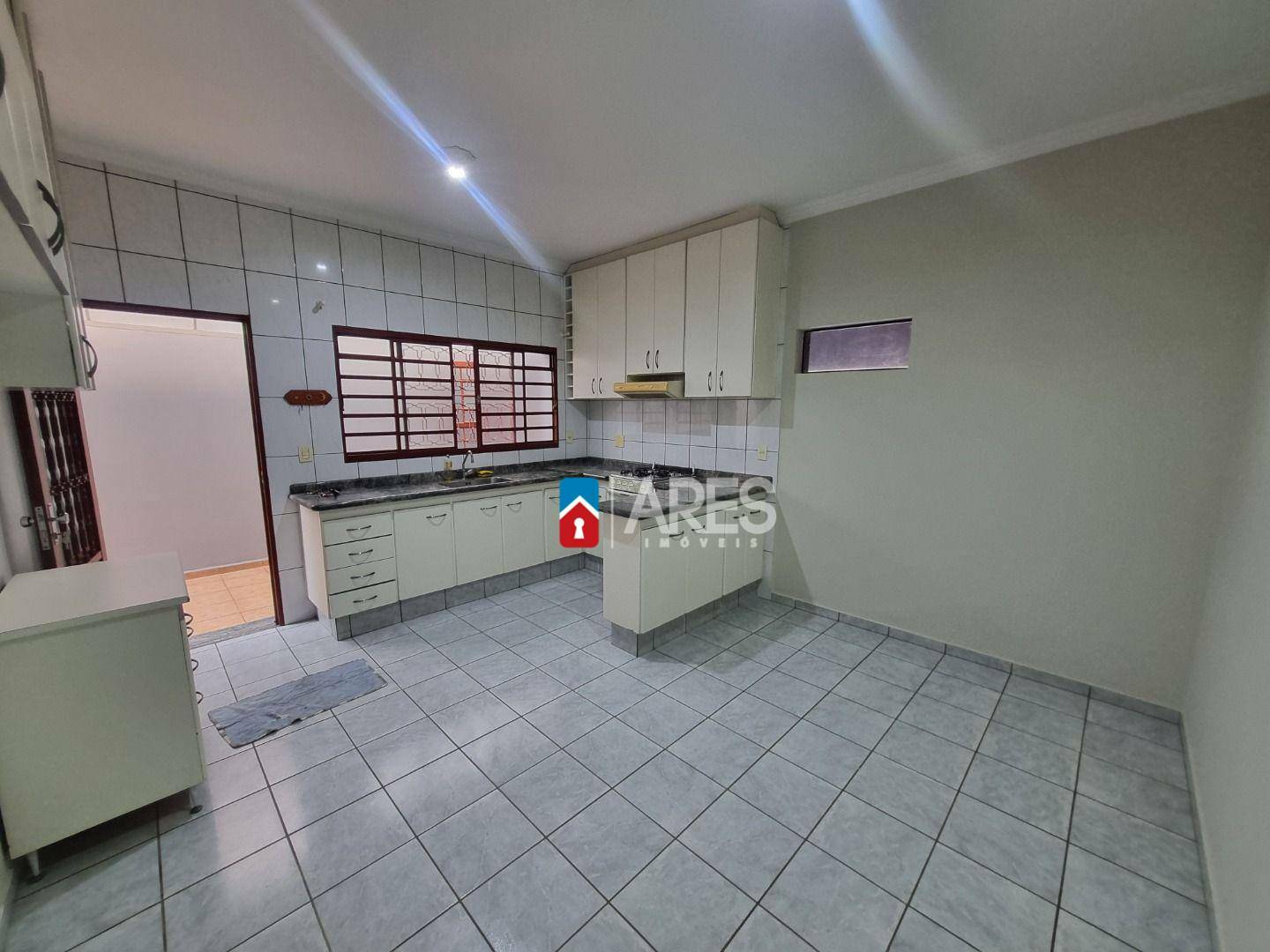 Casa para alugar com 3 quartos, 190m² - Foto 12
