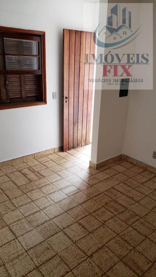 Casa à venda com 5 quartos, 322m² - Foto 7