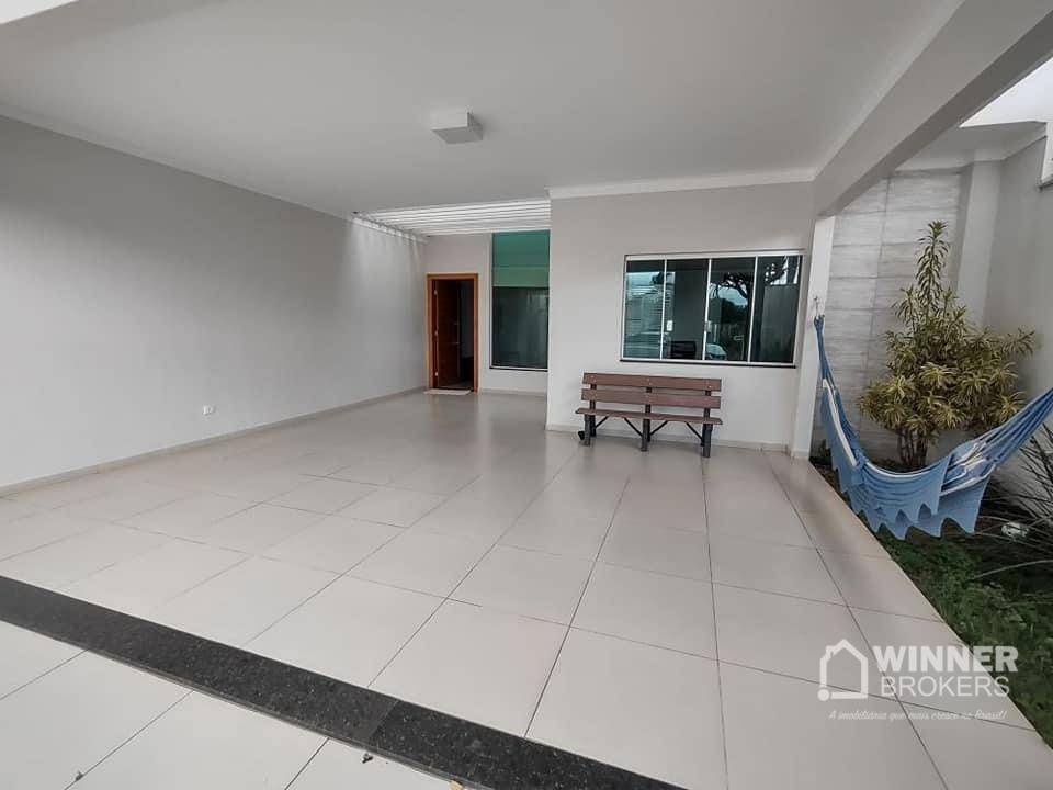 Casa à venda com 3 quartos, 210m² - Foto 1