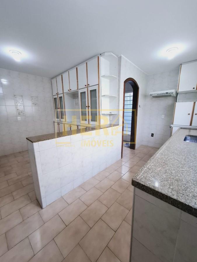 Casa à venda com 3 quartos, 202m² - Foto 7