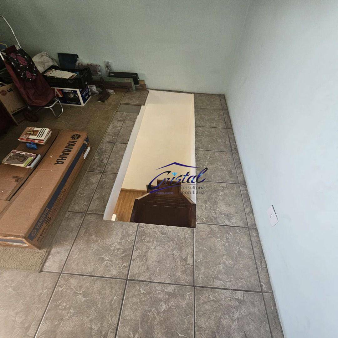Casa para alugar com 4 quartos, 180m² - Foto 25