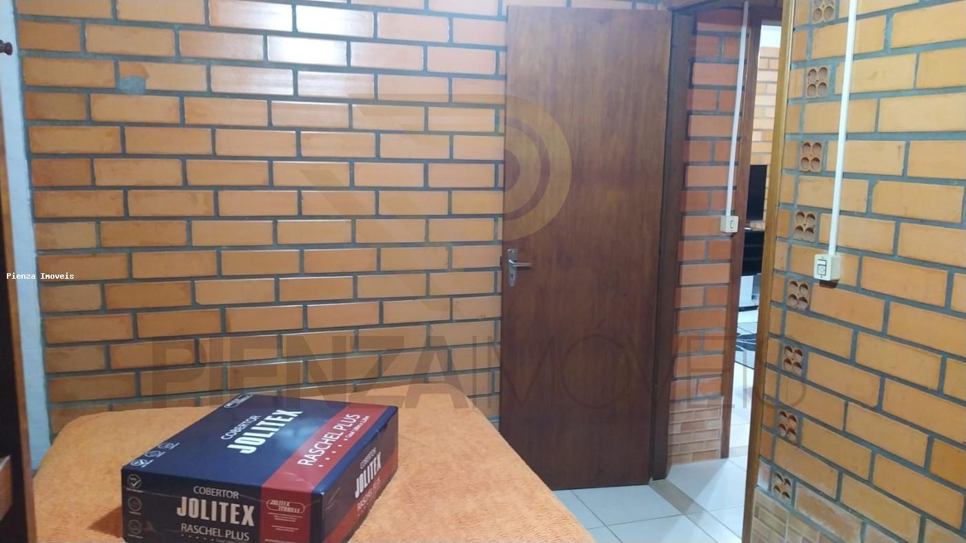 Casa à venda com 6 quartos, 200m² - Foto 10
