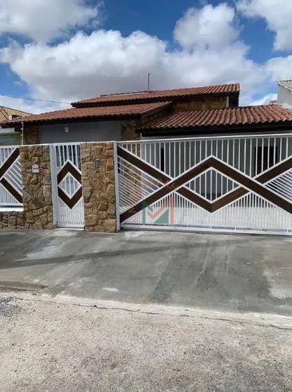 Casa à venda com 3 quartos, 194m² - Foto 1