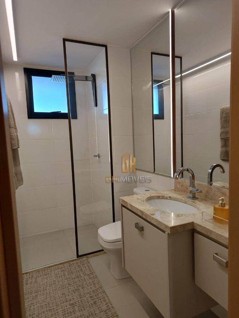 Apartamento à venda com 2 quartos, 62m² - Foto 1