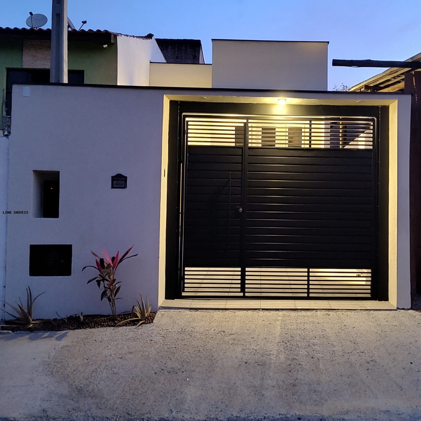 Casa à venda com 2 quartos, 70m² - Foto 1