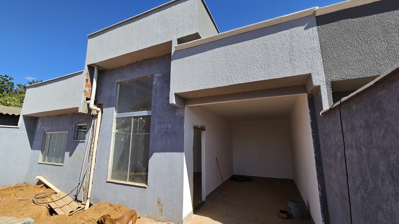 Casa à venda com 3 quartos, 201m² - Foto 1