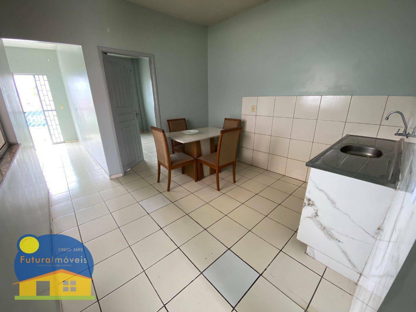 Casa para alugar com 2 quartos, 150m² - Foto 1