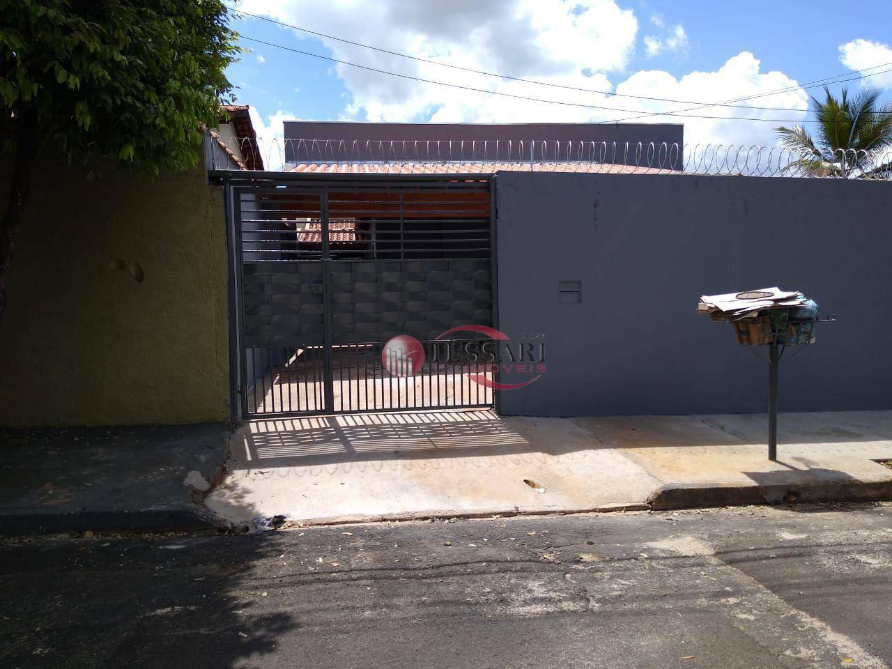 Casa para alugar com 3 quartos, 100m² - Foto 1