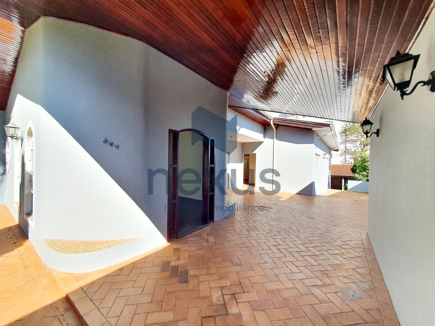 Casa à venda com 3 quartos, 460m² - Foto 2