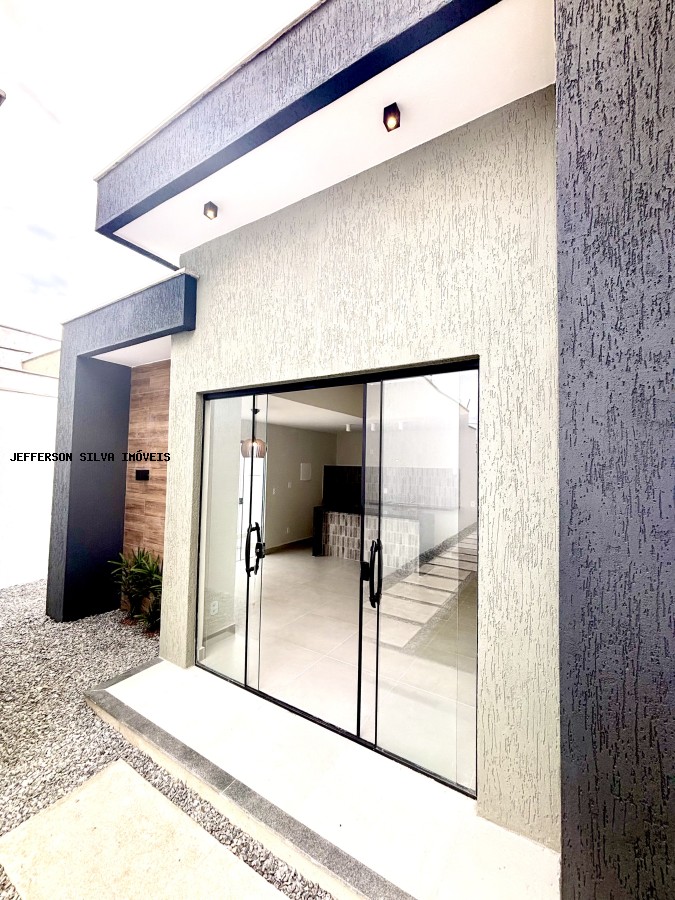 Casa à venda com 2 quartos, 70m² - Foto 1