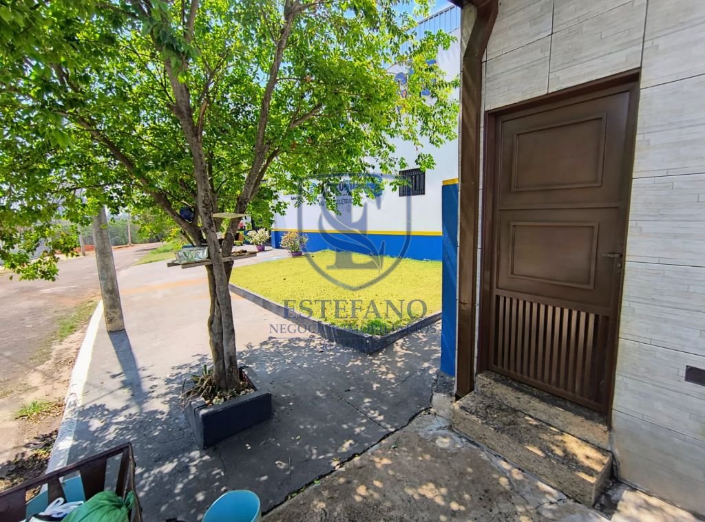 Casa à venda com 2 quartos, 360m² - Foto 2