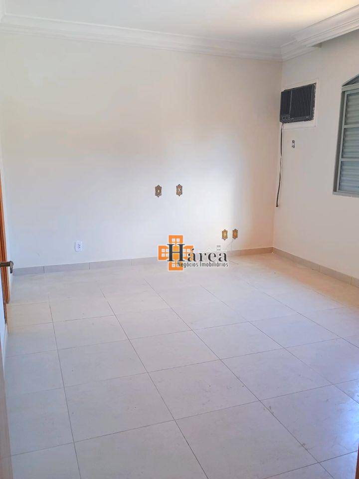 Casa para alugar com 3 quartos, 325m² - Foto 24