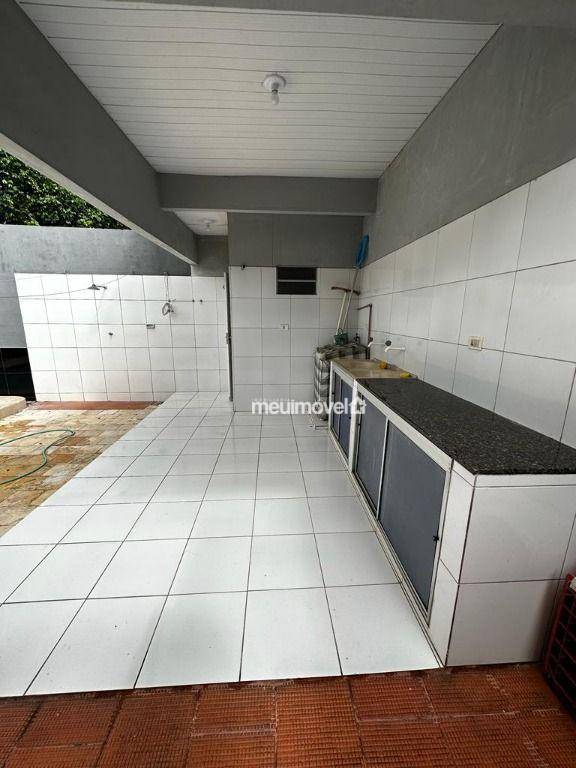 Casa à venda com 3 quartos, 250m² - Foto 13